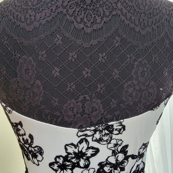 Trixxi Sleeveless A-Line Dress White with Black Flocked Rose Print Size M EUC - Picture 4 of 12